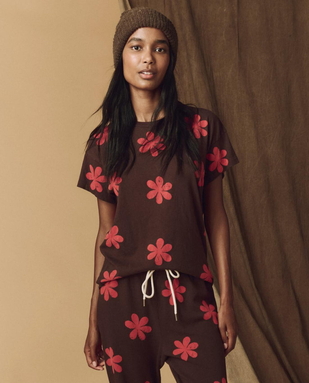 Novelty Tees & Sweats | Women The Great. The Hand Stamped Boxy Crew. Mocha With Hot Red Daisy