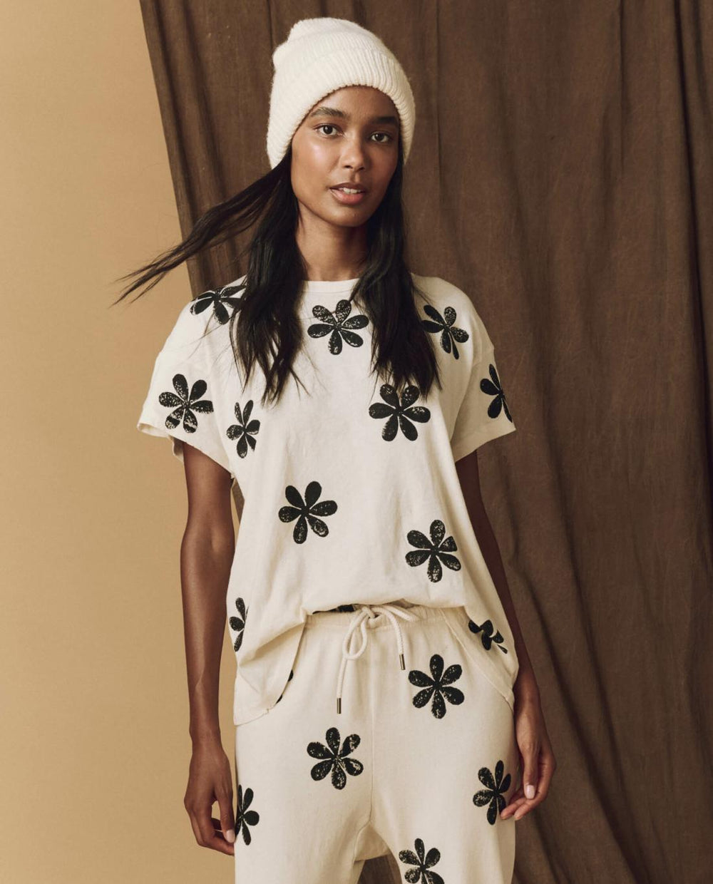 Novelty Tees & Sweats | Women The Great. The Hand Stamped Boxy Crew. Washed White With Black Daisy
