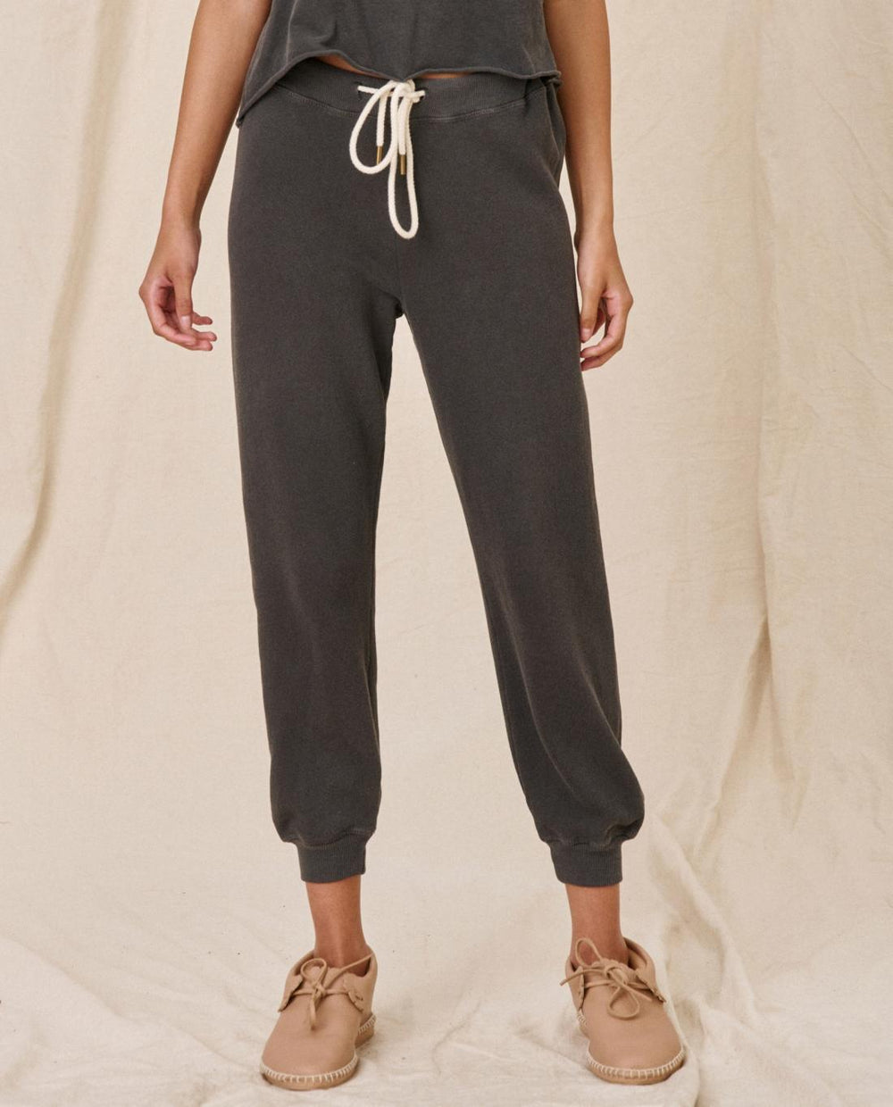 Sweatpants | Women The Great. The Cropped Sweatpant. Washed Black