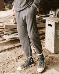 Tees & Sweats | Men The Great. The Men's Stadium Sweatpant. Washed Black