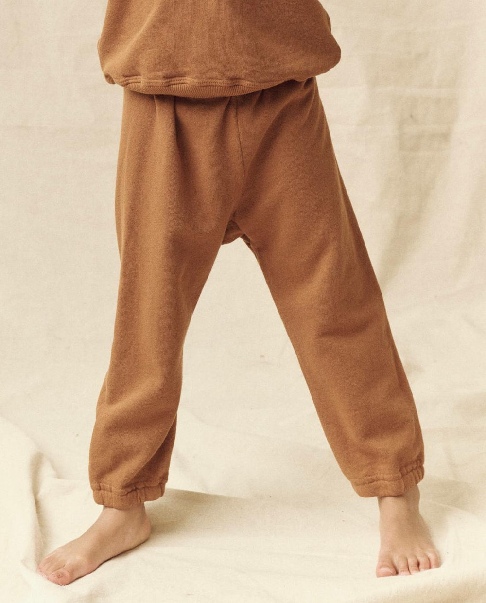 Tees & Sweats | Kids The Great. The Little Stadium Sweatpant. Solid Bright Maple