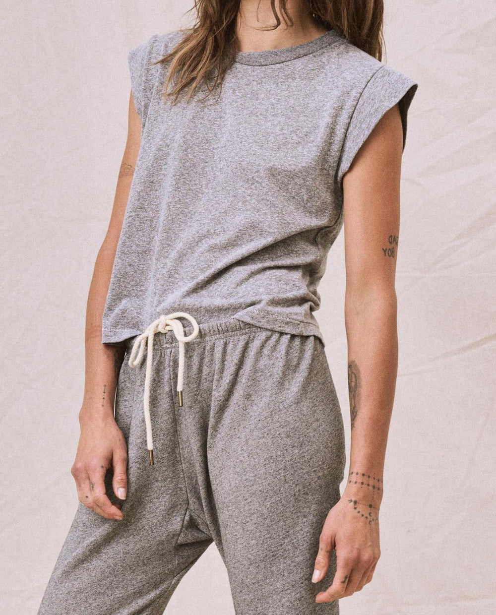 Tees | Women The Great. The Peak Shoulder Tee. Heather Grey