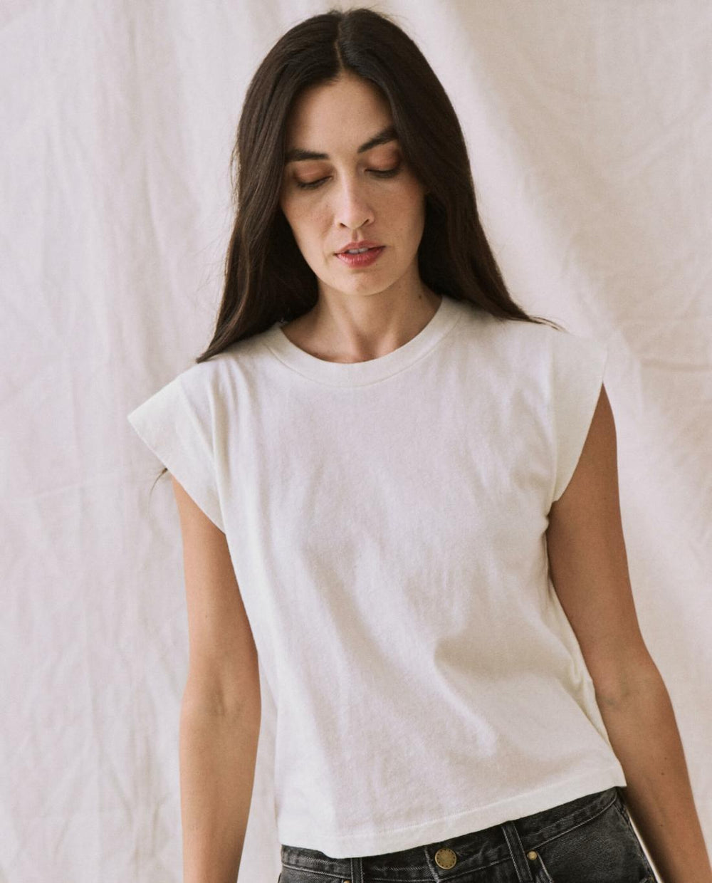 Tees | Women The Great. The Peak Shoulder Tee. Washed White