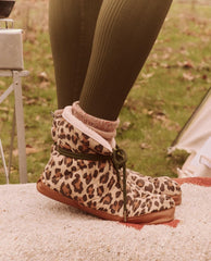 Accessories | Women The Great. The Down Quilted Puffer Slipper. Snow Leopard