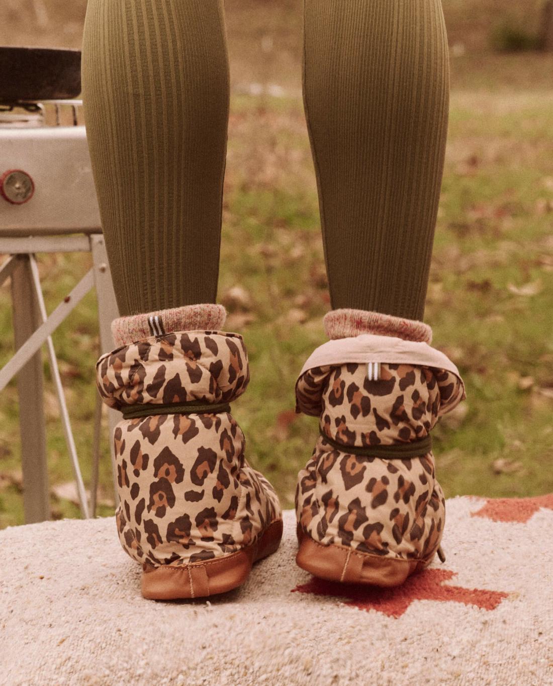 Accessories | Women The Great. The Down Quilted Puffer Slipper. Snow Leopard