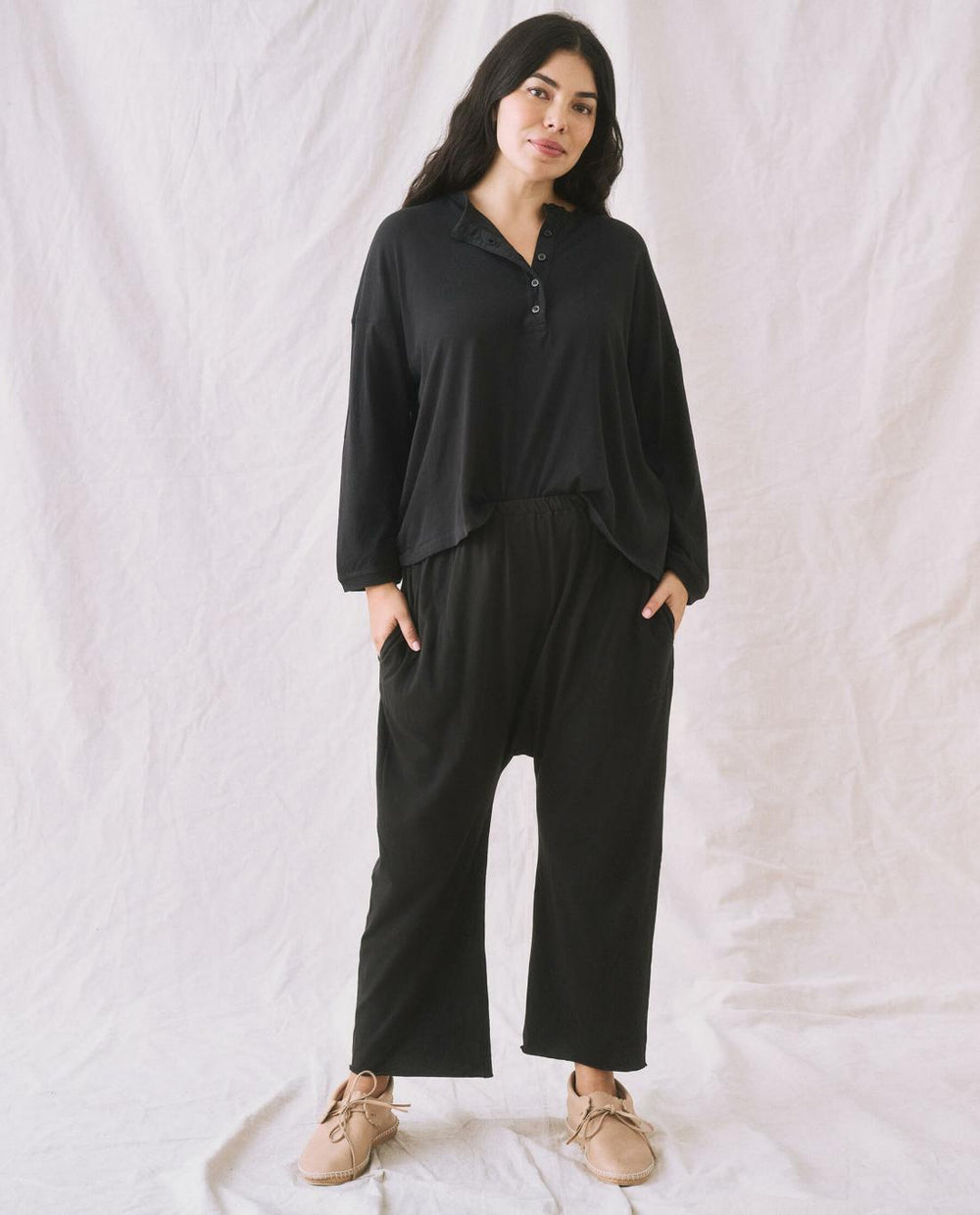 Long Sleeve Tees | Women The Great. The Shrunken Henley. Almost Black