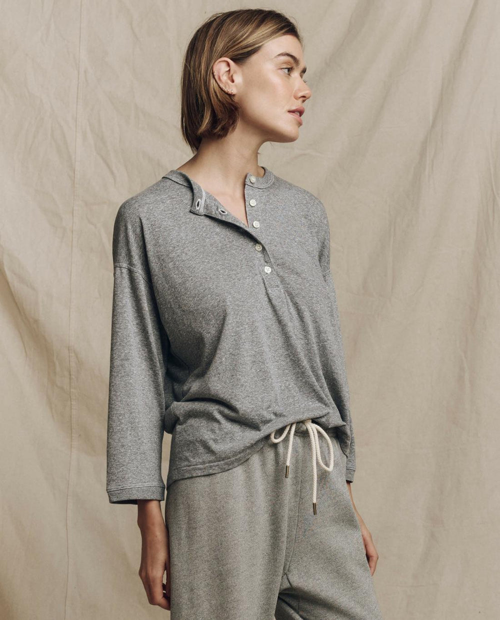 Long Sleeve Tees | Women The Great. The Shrunken Henley. Heather Grey