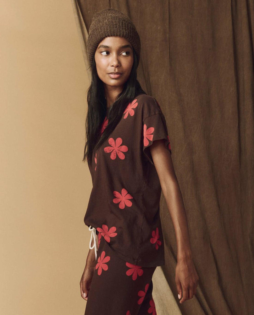 Novelty Tees &amp; Sweats | Women The Great. The Hand Stamped Boxy Crew. Mocha With Hot Red Daisy