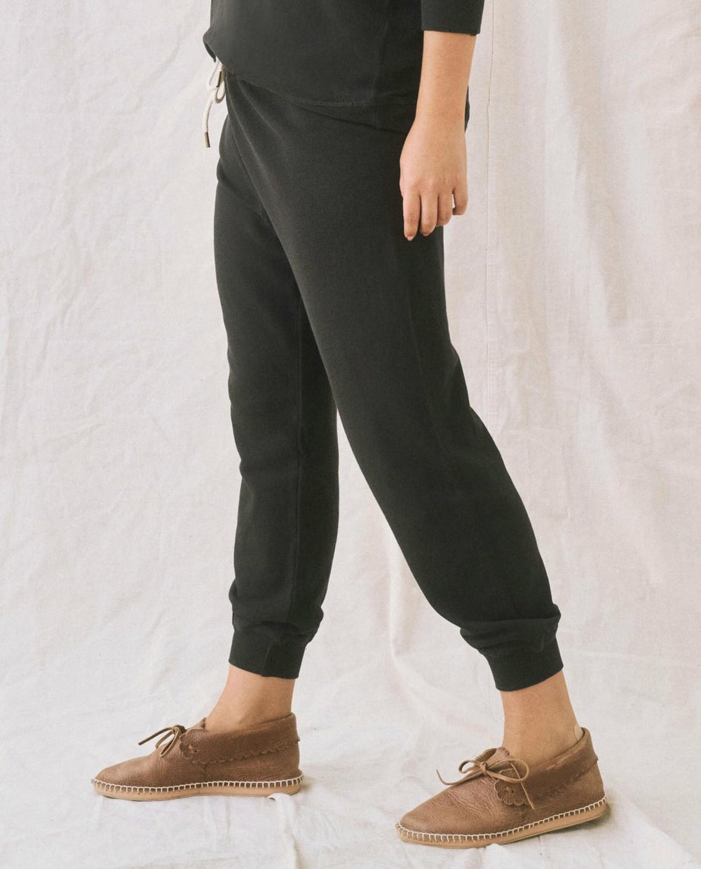 Sweatpants | Women The Great. The Cropped Sweatpant. Almost Black