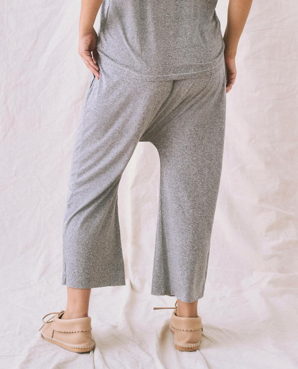 Sweatpants | Women The Great. The Jersey Crop. Heather Grey