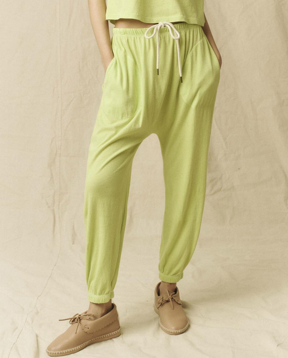 Sweatpants | Women The Great. The Jersey Jogger Pant. Lime Zest