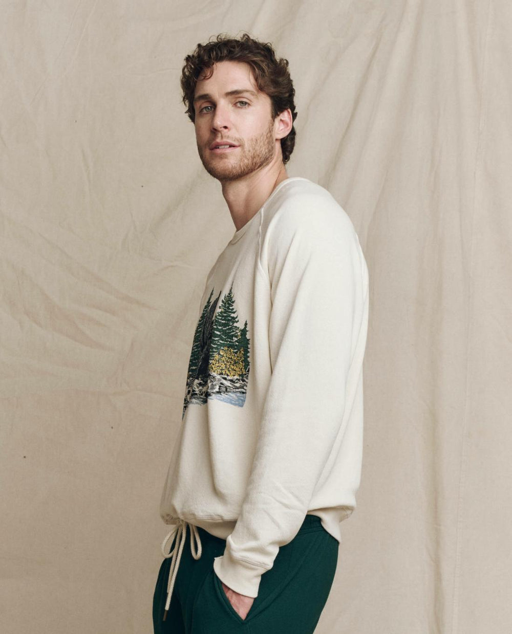 Tees &amp; Sweats | Men The Great. The Men's College Sweatshirt. Graphic Washed White With Black Bear