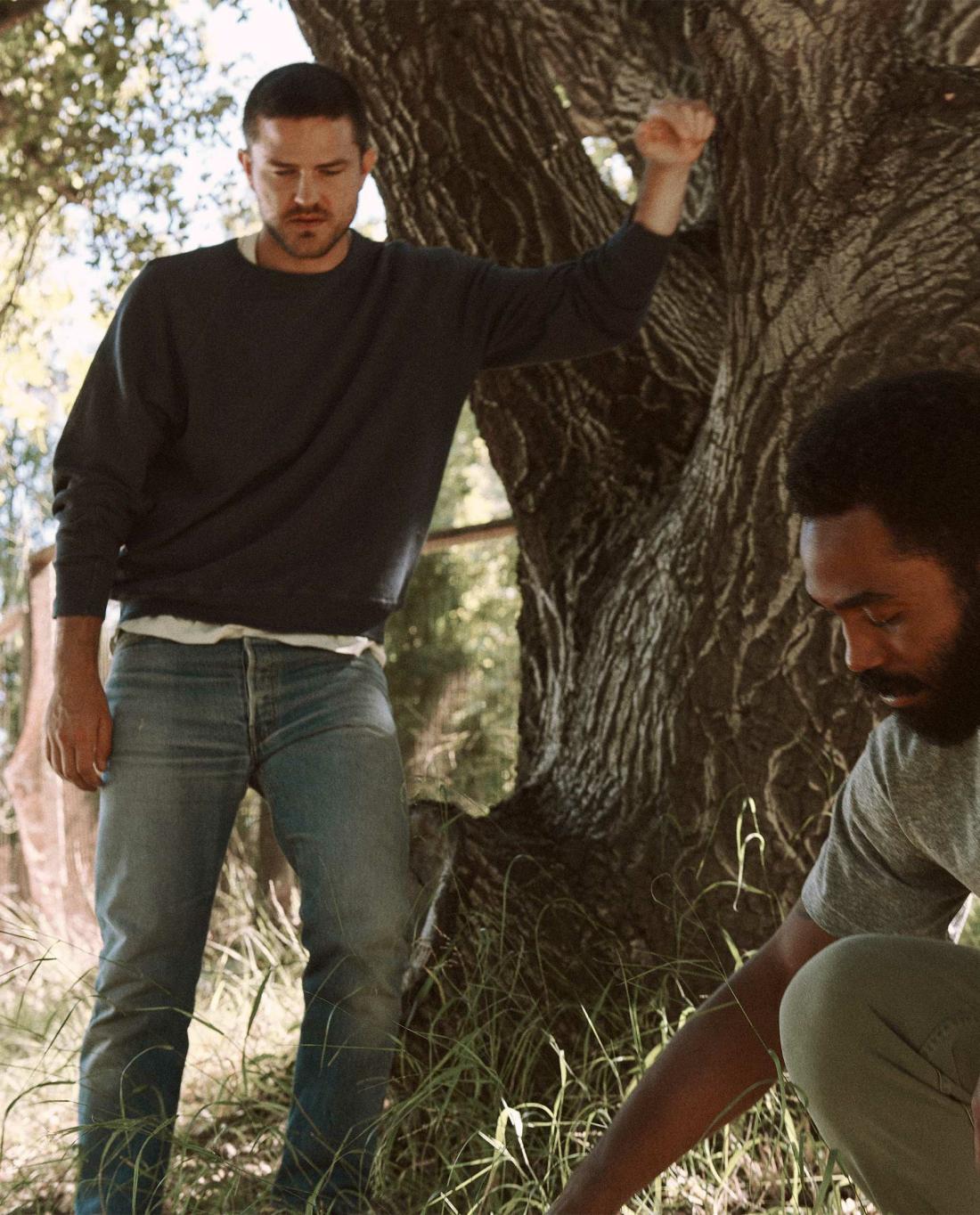 Tees &amp; Sweats | Men The Great. The Men's College Sweatshirt. Washed Navy