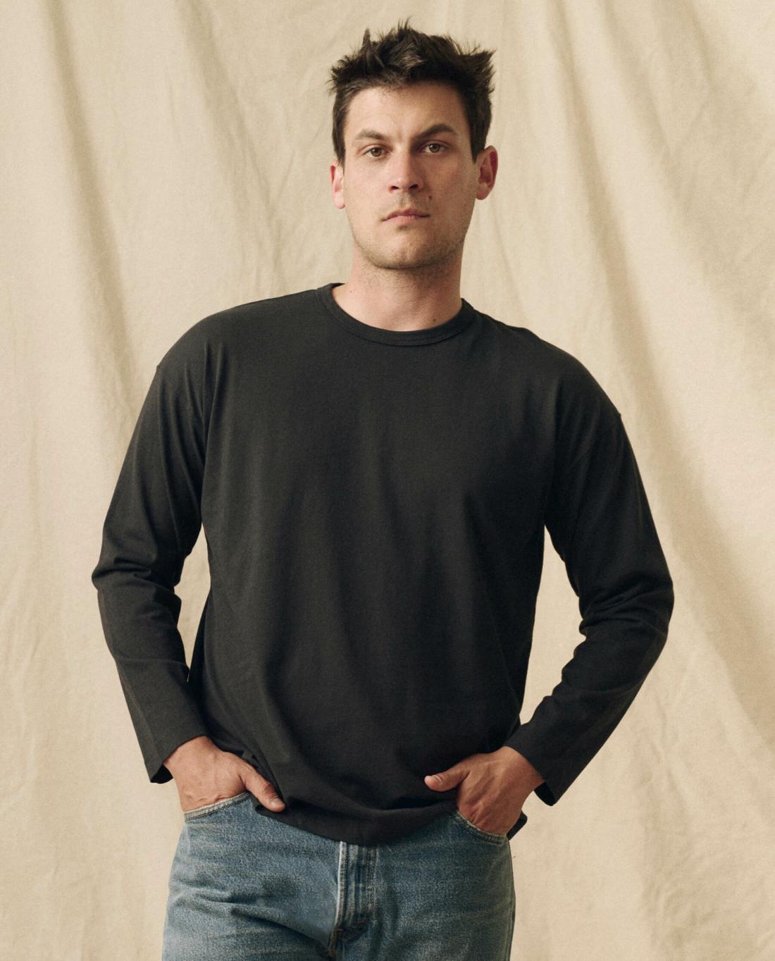 Tees &amp; Sweats | Men The Great. The Men's Pure Knits Long Sleeve Boxy Crew. Solid Almost Black