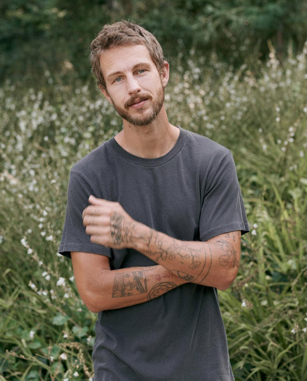 Tees &amp; Sweats | Men The Great. The Men's Slim Tee. Washed Black