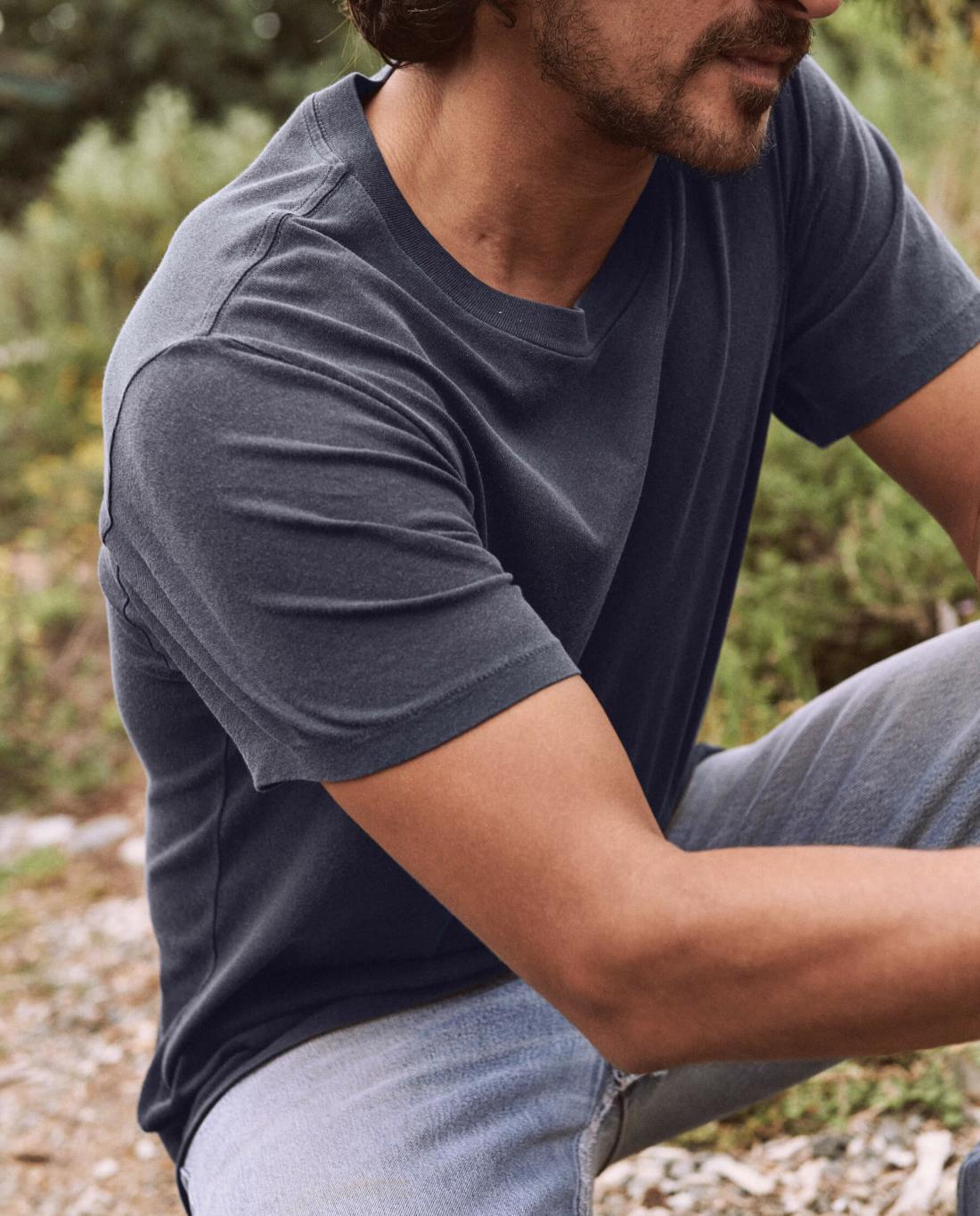 Tees &amp; Sweats | Men The Great. The Men's Slim Tee. Washed Navy