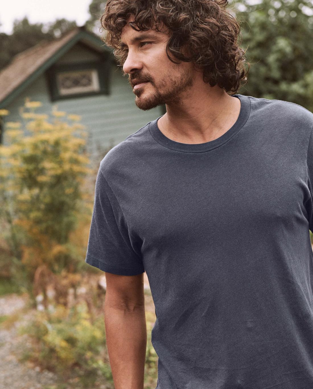 Tees &amp; Sweats | Men The Great. The Men's Slim Tee. Washed Navy