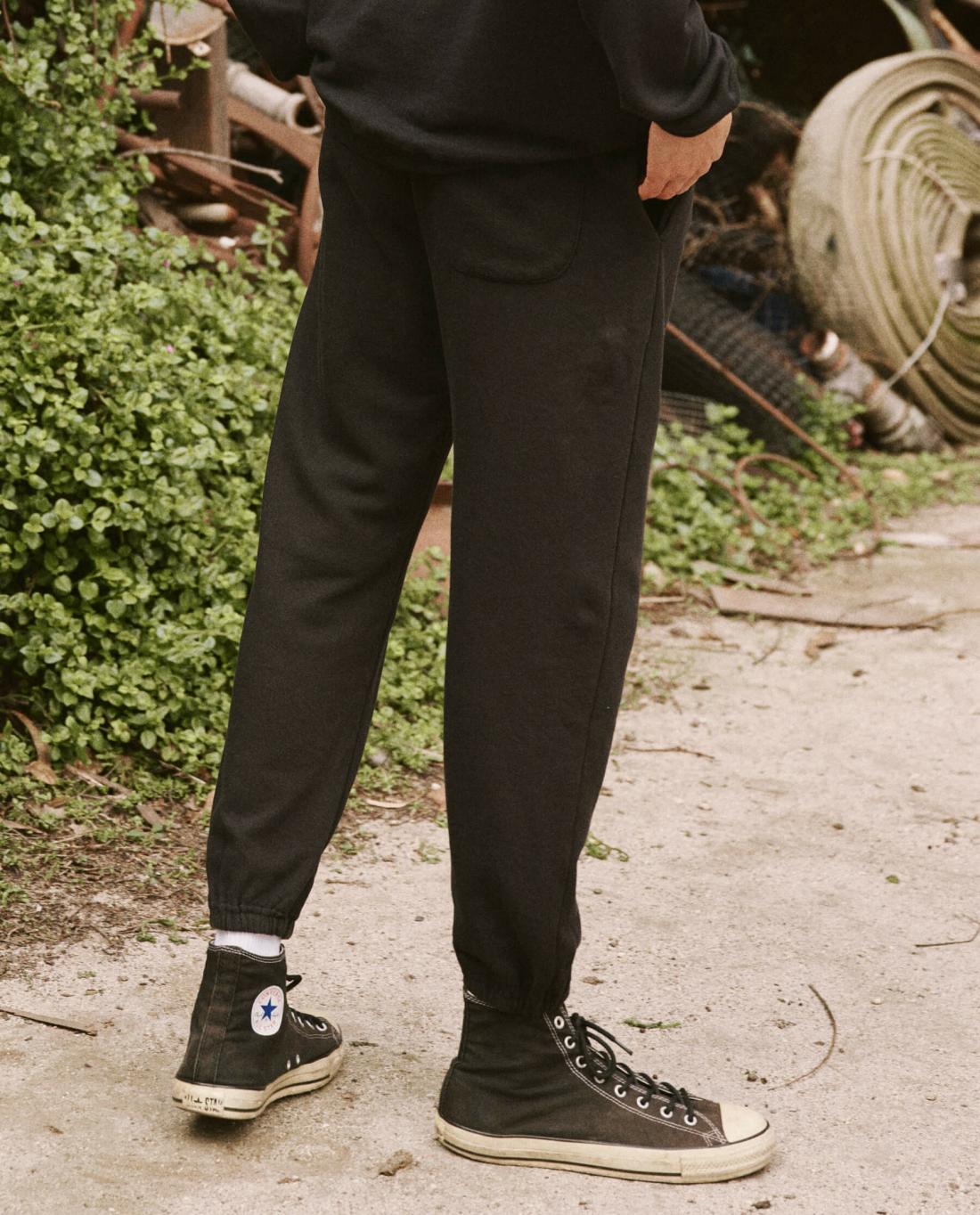 Tees &amp; Sweats | Men The Great. The Men's Stadium Sweatpant. Almost Black