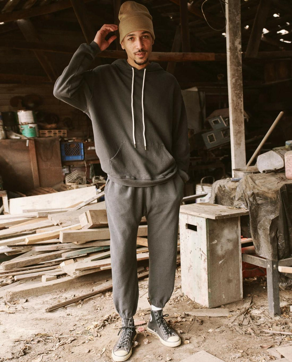 Tees &amp; Sweats | Men The Great. The Men's Stadium Sweatpant. Washed Black