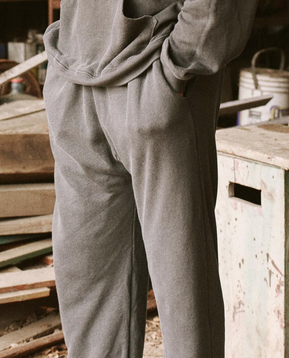 Tees &amp; Sweats | Men The Great. The Men's Stadium Sweatpant. Washed Black