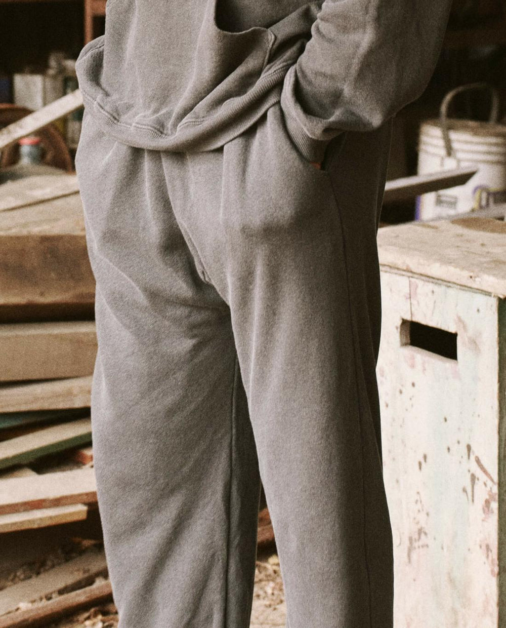 Tees &amp; Sweats | Men The Great. The Men's Stadium Sweatpant. Washed Black