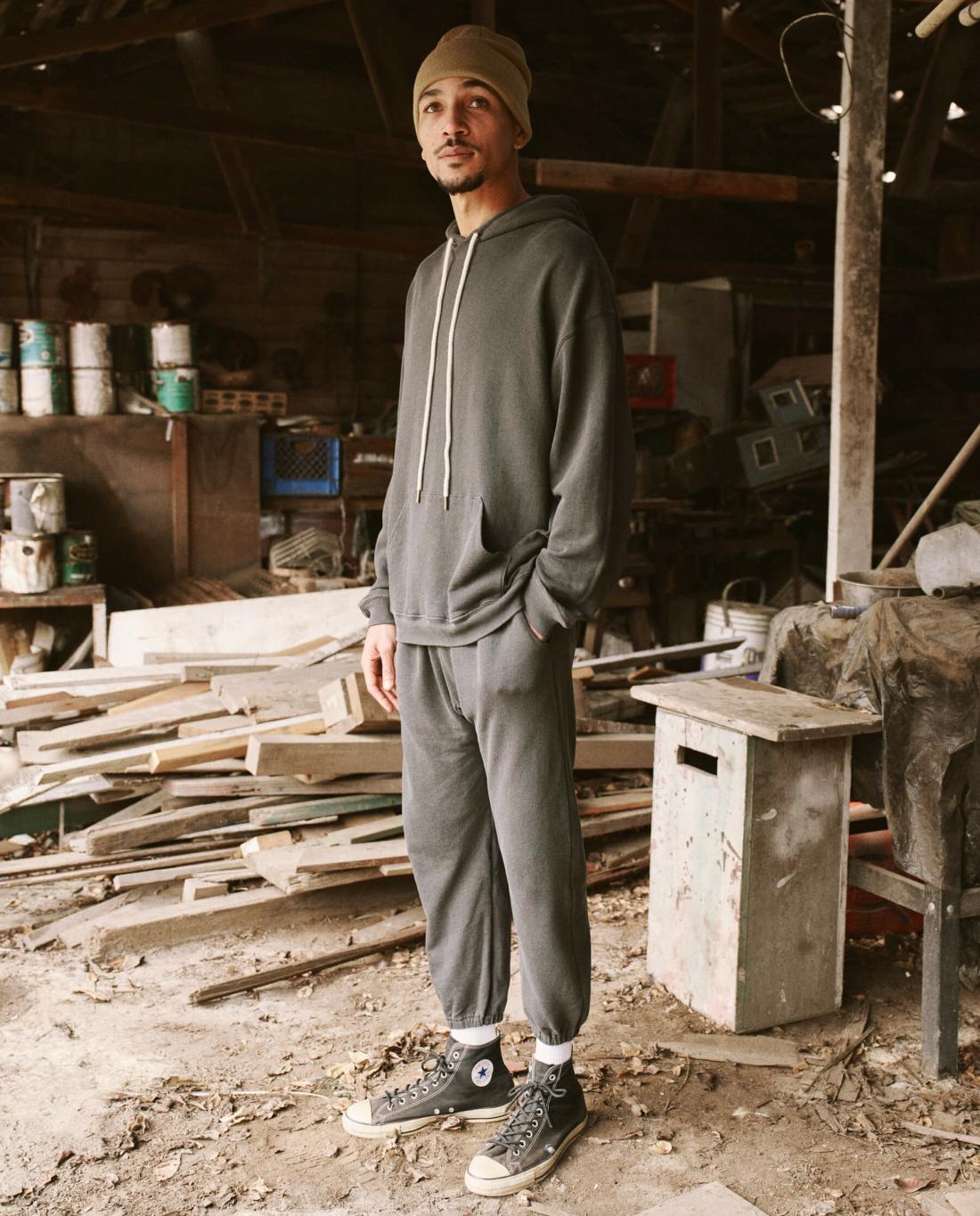 Tees &amp; Sweats | Men The Great. The Men's Stadium Sweatpant. Washed Black