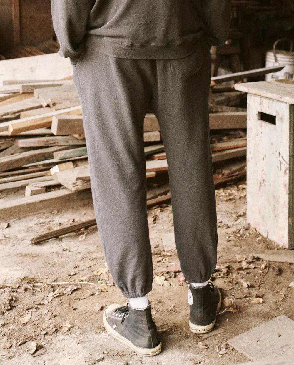 Tees &amp; Sweats | Men The Great. The Men's Stadium Sweatpant. Washed Black