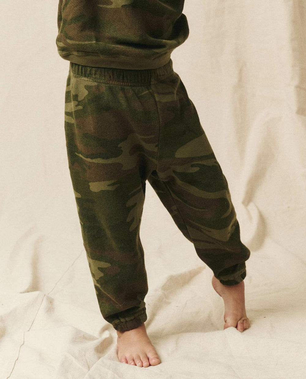 Tees &amp; Sweats | Kids The Great. The Little Stadium Sweatpant. Novelty Deep Woods Camo
