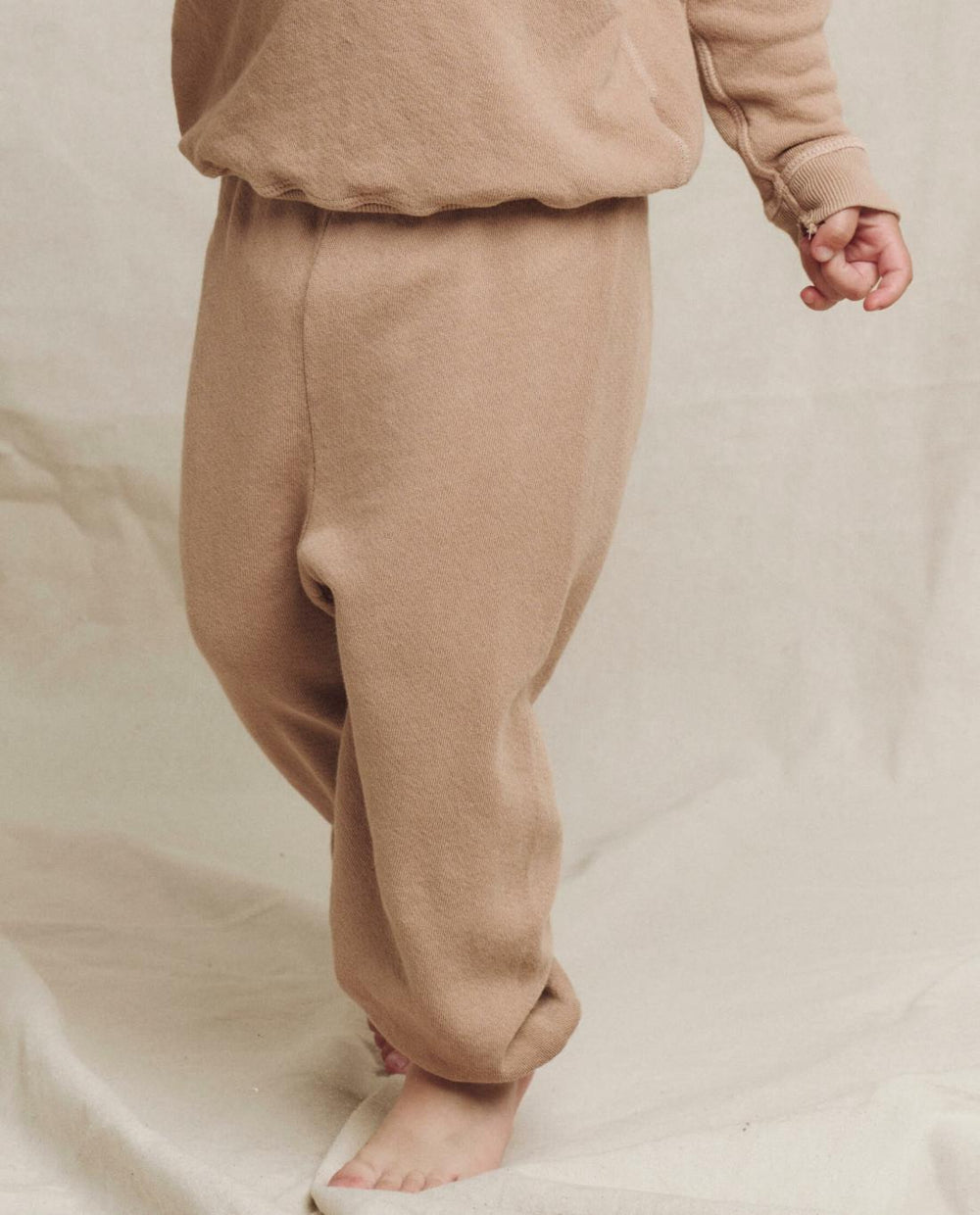 Tees &amp; Sweats | Kids The Great. The Little Stadium Sweatpant. Solid Biscotti