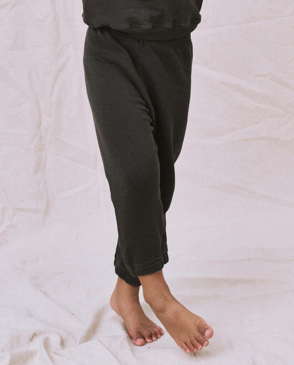 Tees &amp; Sweats | Kids The Great. The Little Stadium Sweatpant. Solid Washed Black