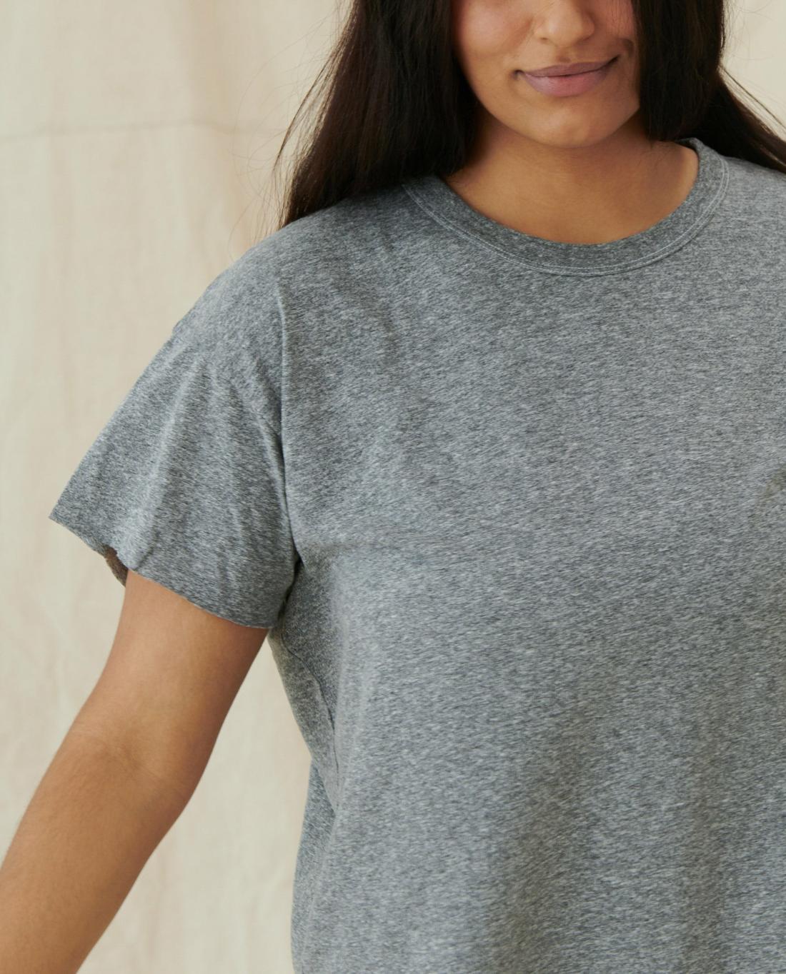Tees | Women The Great. The Crop Tee. Solid Heather Grey