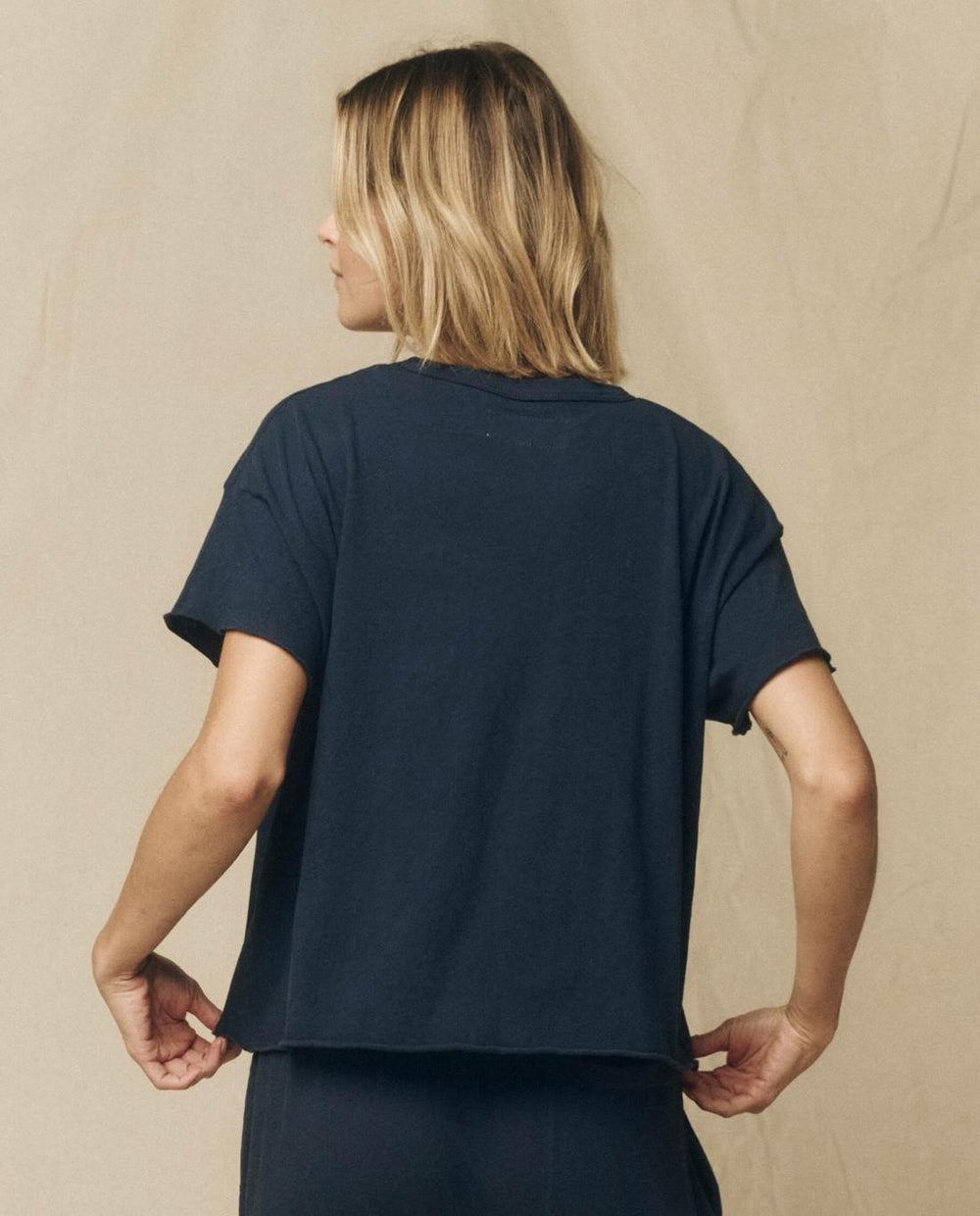 Tees | Women The Great. The Crop Tee. Solid True Navy