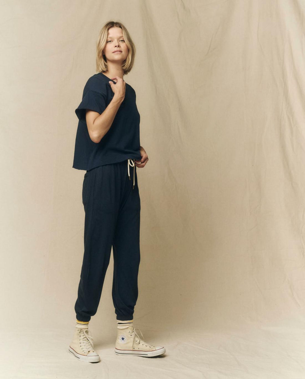 Tees | Women The Great. The Crop Tee. Solid True Navy