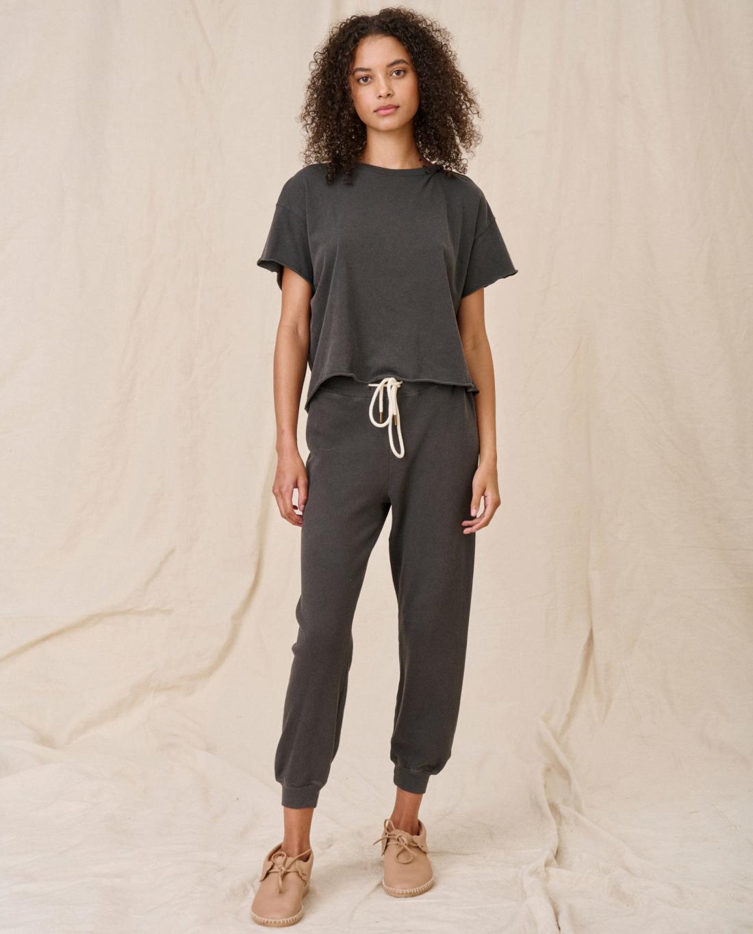Tees | Women The Great. The Crop Tee. Solid Washed Black