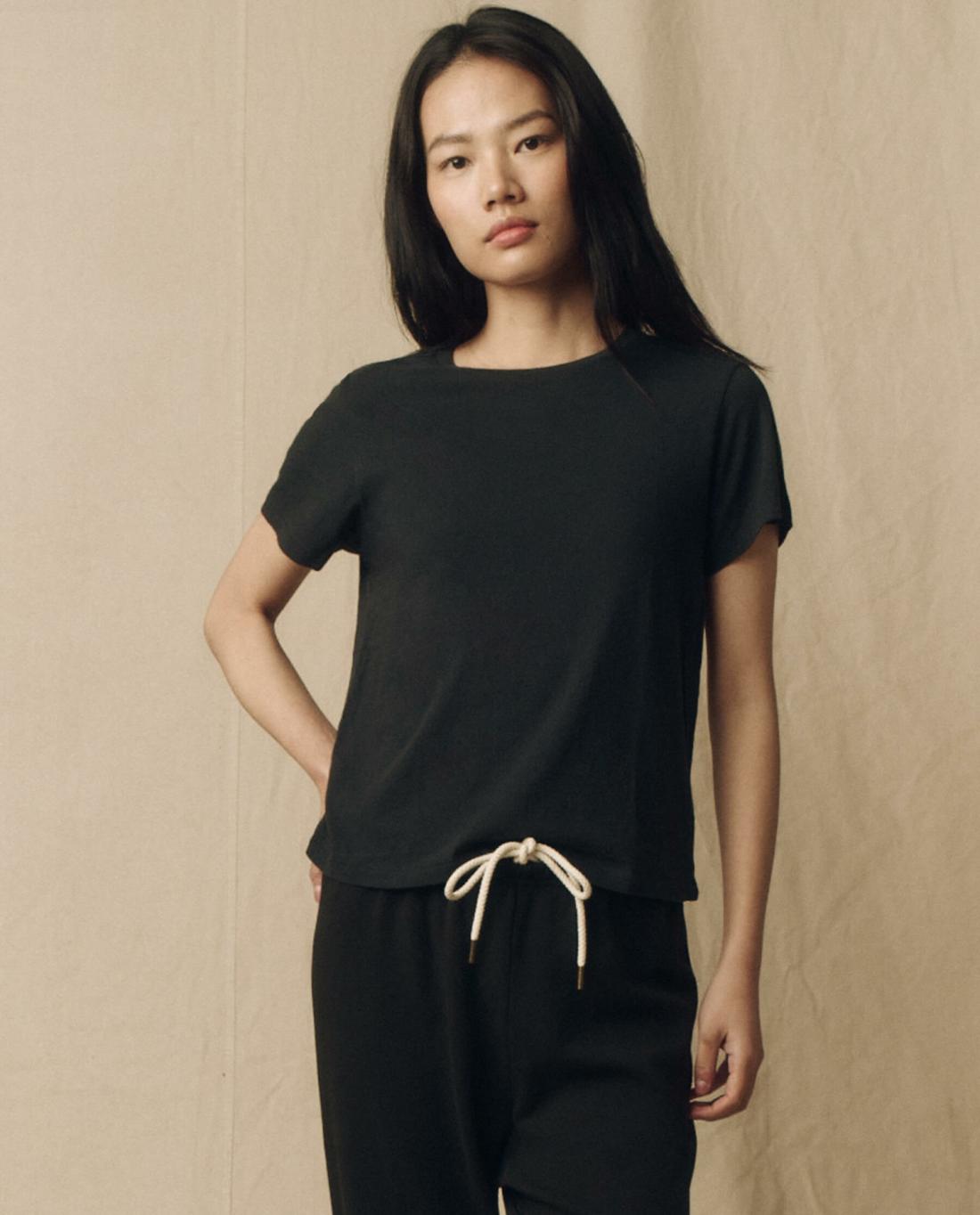 Tees | Women The Great. The Little Tee. Solid Almost Black