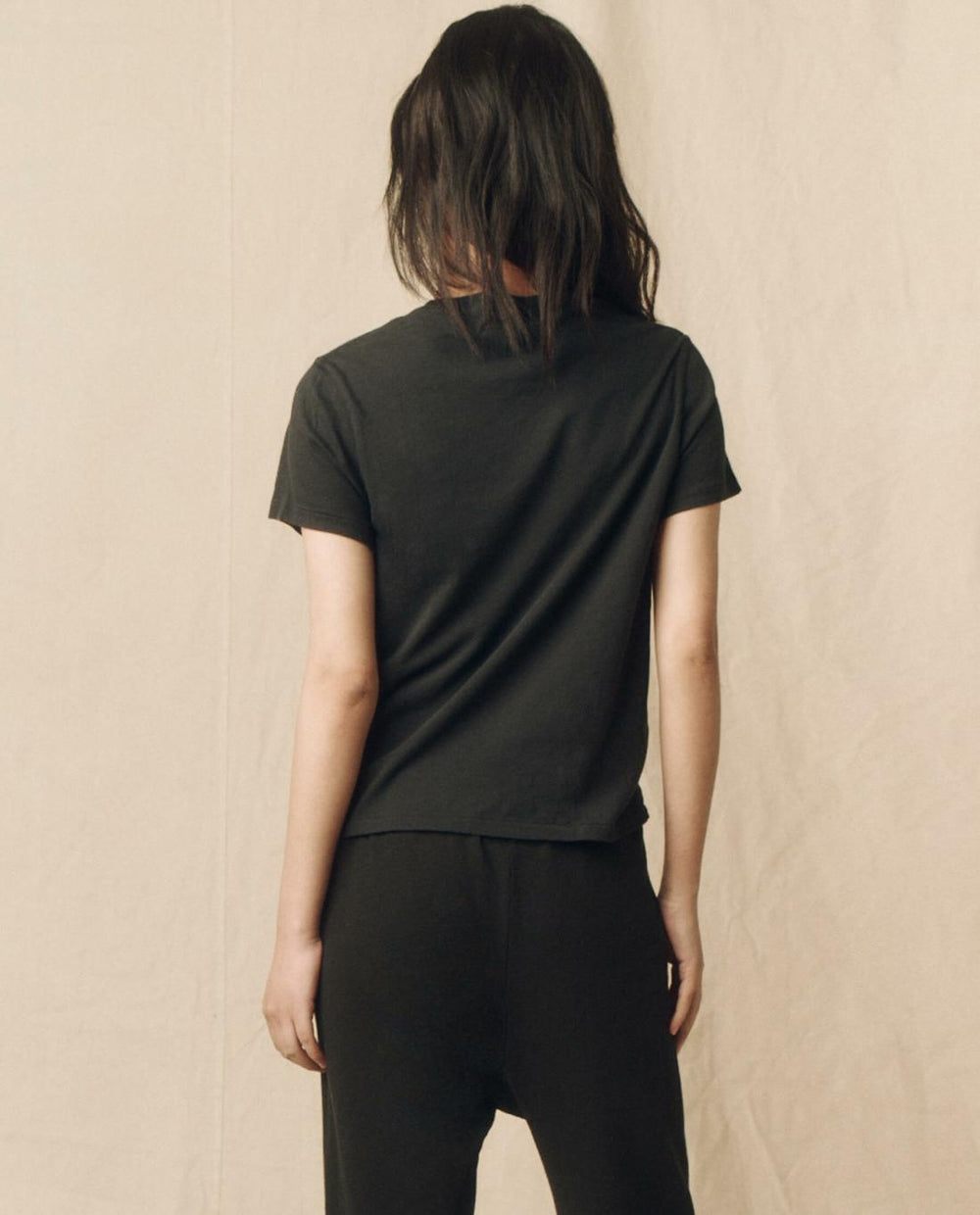 Tees | Women The Great. The Little Tee. Solid Almost Black